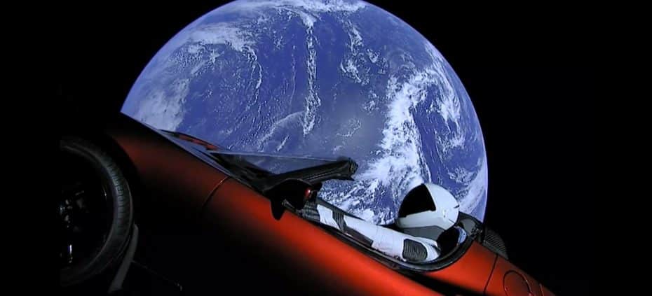 Tesla hace historia con el lanzamiento del Falcon Heavy y su Tesla Roadster rumbo a Marte