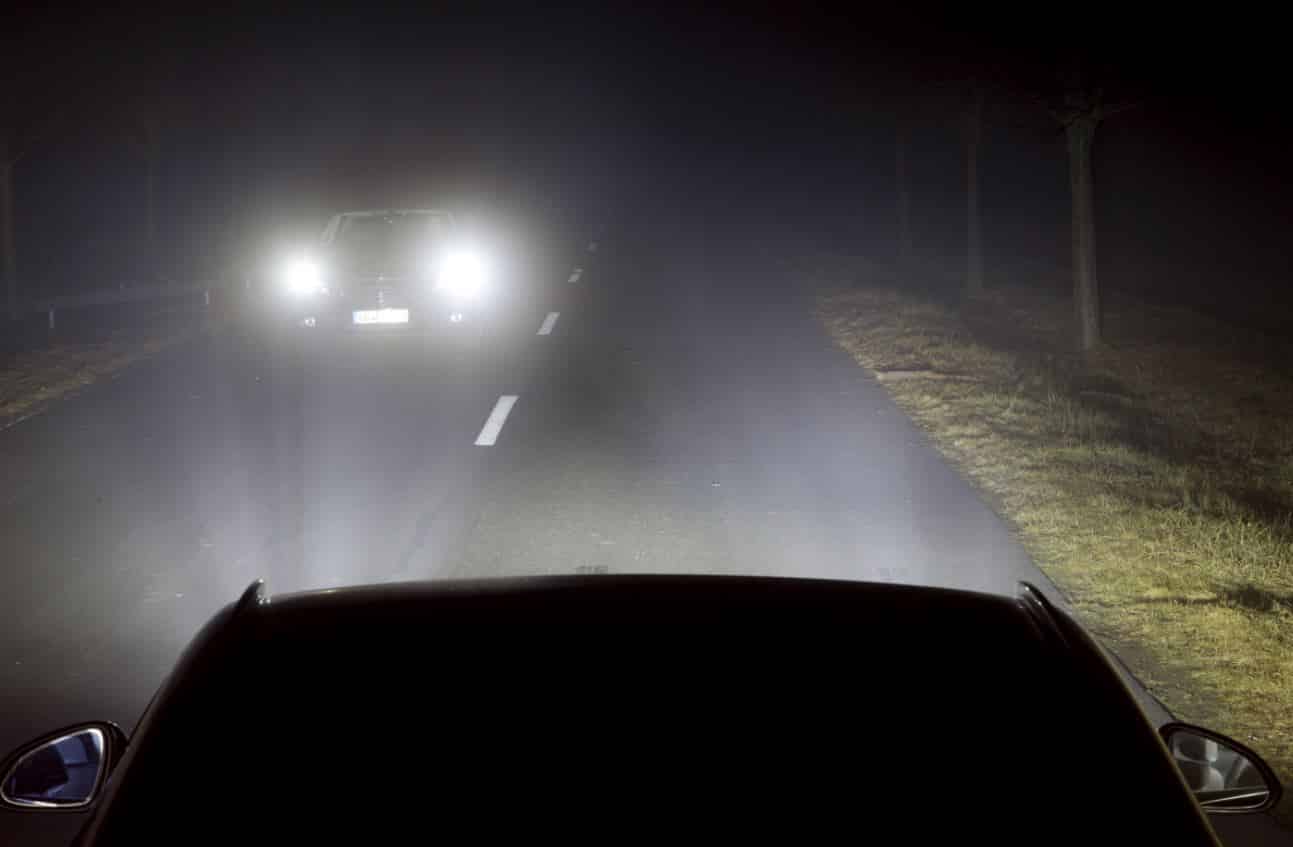 Ojo con las infracciones por montar luces LED en tu coche