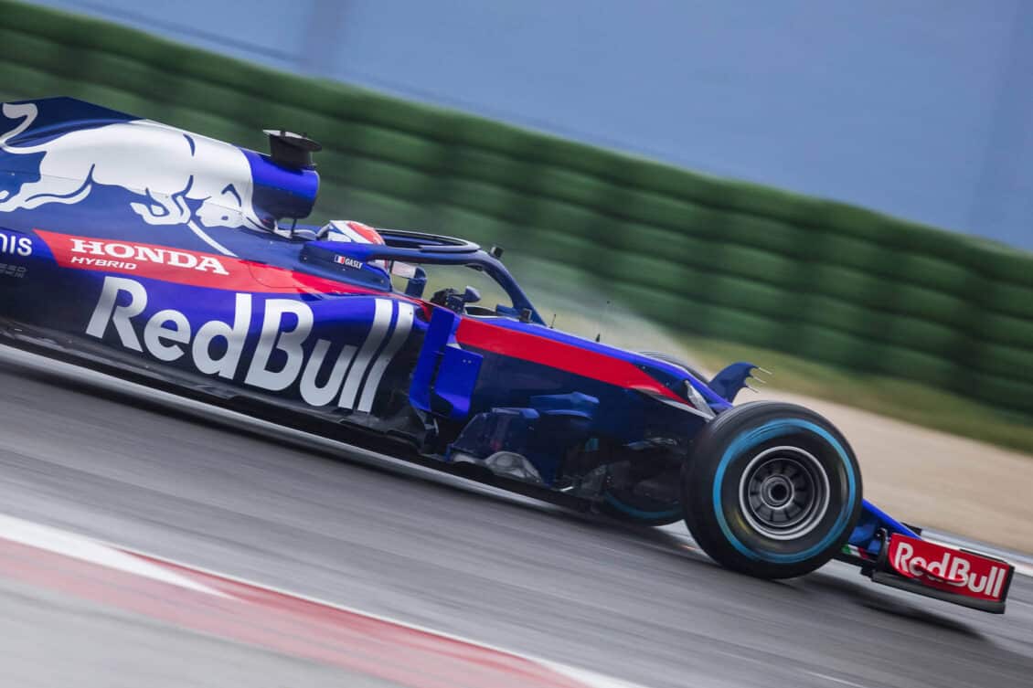 Así es el Toro Rosso STR13: El nuevo motor Honda sorprende en los primeros test en Barcelona