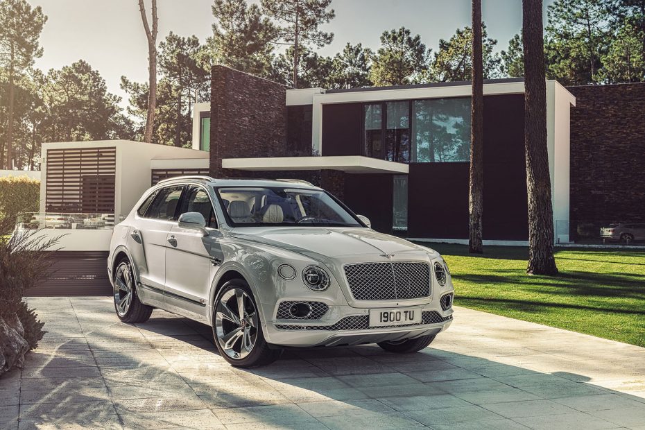 El Bentley Bentayga PHEV se deja ver antes de tiempo: Usará la misma tecnología que el Panamera E-Hybrid