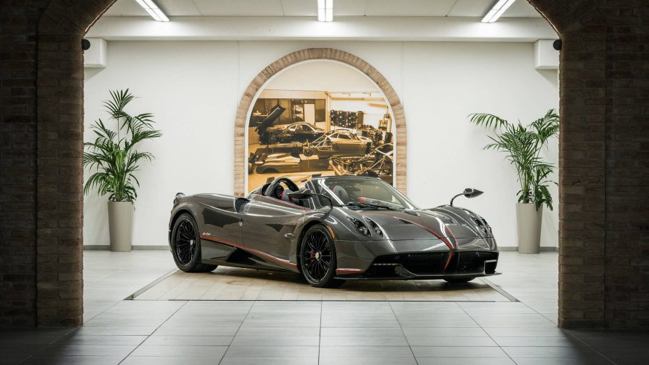 Pagani y Dainese han creado el ‘Pagani Fabric’: Del Origami al Huayra Roadster