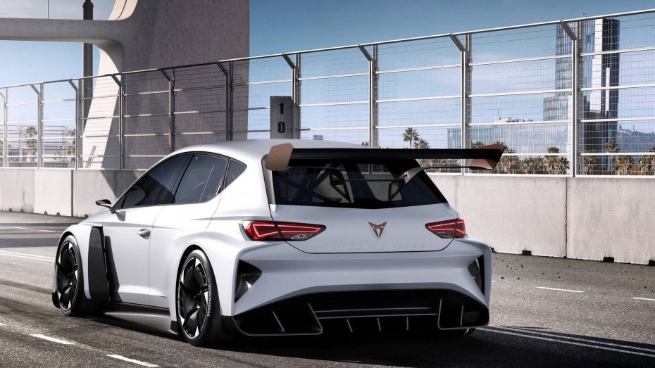 Te presentamos el CUPRA e-racer: El primer turismo eléctrico con tracción trasera y 680 caballos