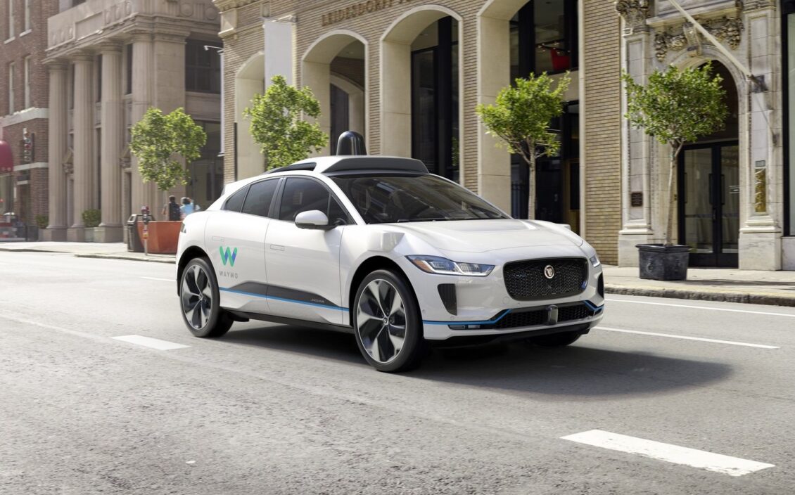 Waymo vuelve a la carga y planea hacerse con 20.000 Jaguar I-PACE para su flota autónoma