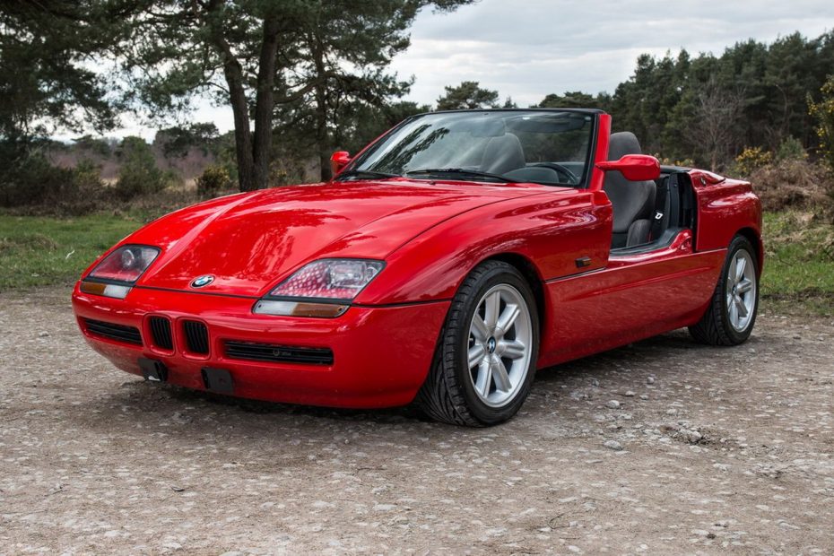 El BMW Z1 presumía de tener las puertas más exóticas del mercado ¡Y este puede ser tuyo!