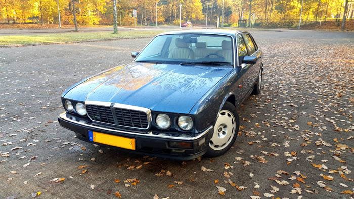 Este Jaguar XJR de 1993 es una auténtica ganga, y solo existen 425 ejemplares en el mundo como este…