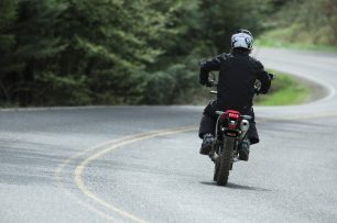 Nova Honda CRF 450L é moto de trilha para rodar na rua - UOL Carros