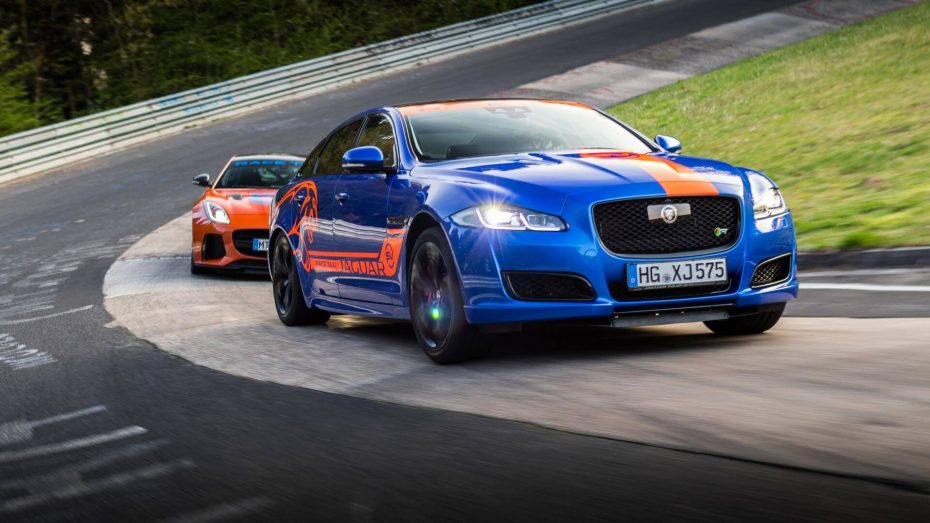 ¡Ir en taxi jamás fue tan divertido! Jaguar te sube a bordo del F-Type SVR y XJR575 en Nürburgring