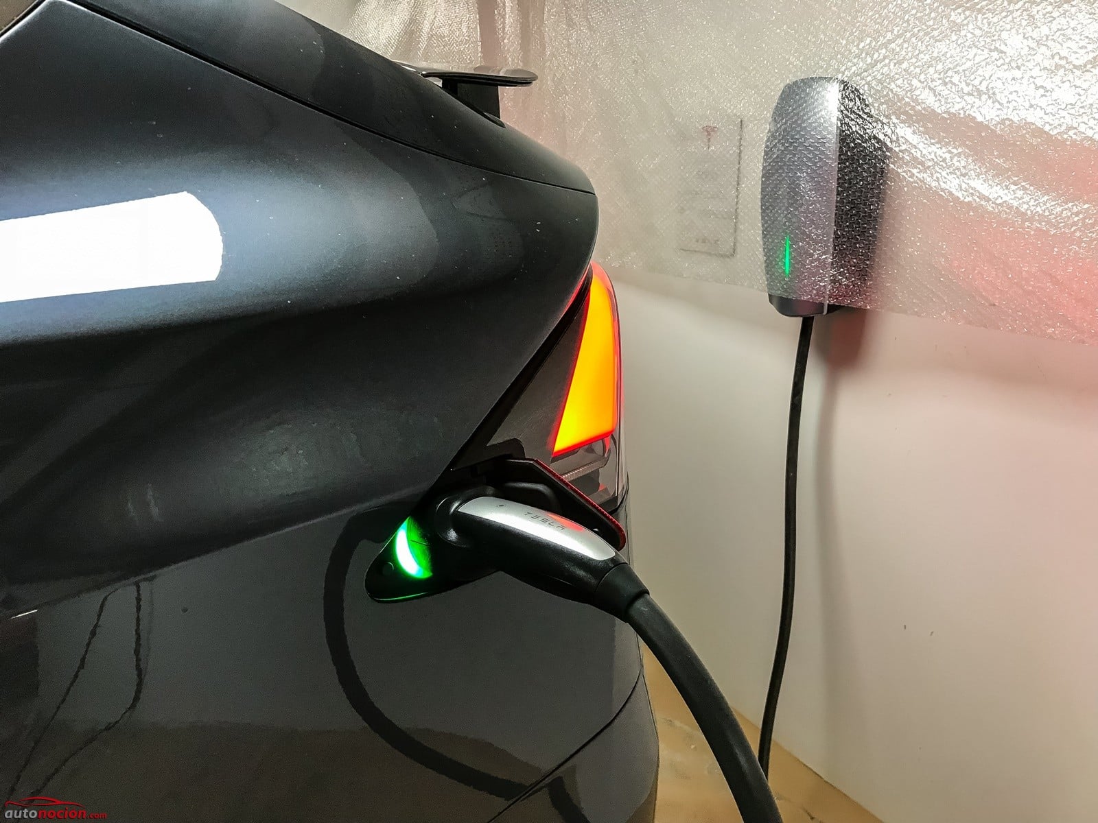 enchufe para recargar coches eléctricos