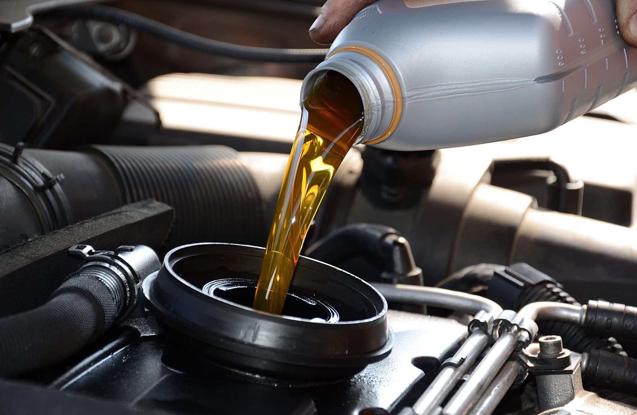 El aceite de motor es buen lubricante para la cadena?