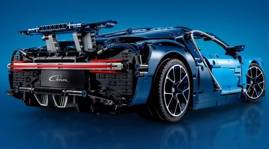 ¡Oficial!: Así de espectacular es el Bugatti Chiron de LEGO Technics, nada menos que 419.99 euros