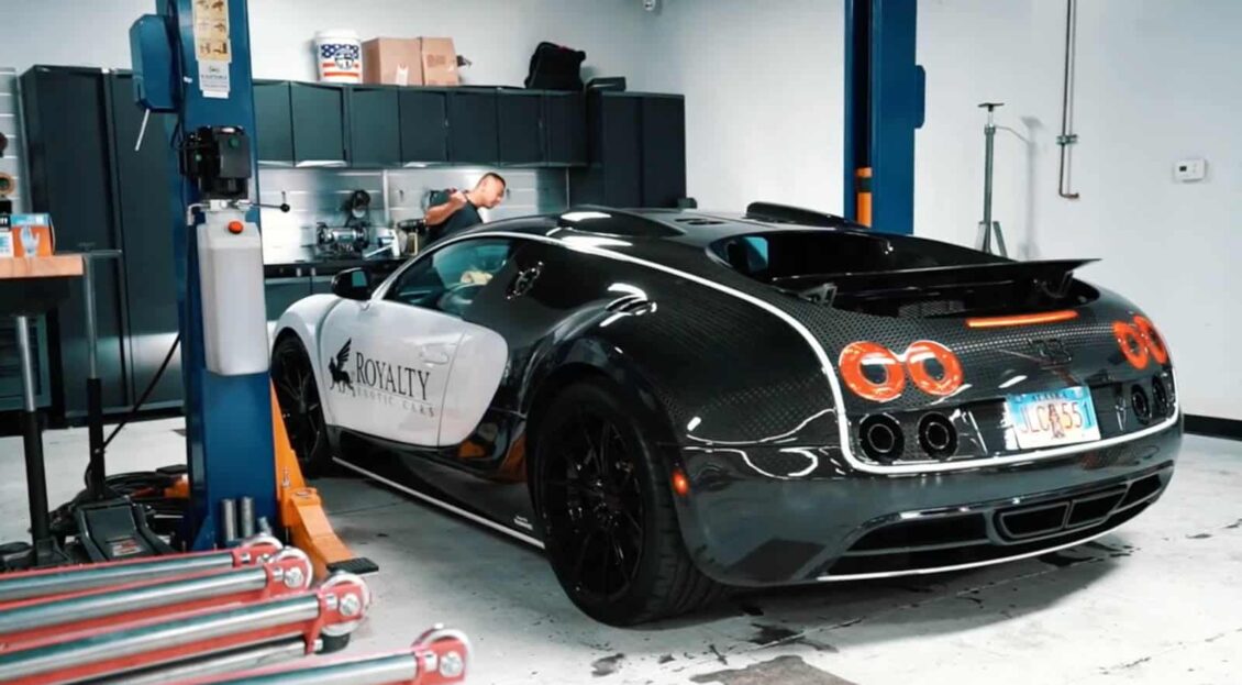 ¿Sabes por qué cambiar el aceite de un Bugatti Veyron cuesta 20.000 euros? En este vídeo te lo explican…