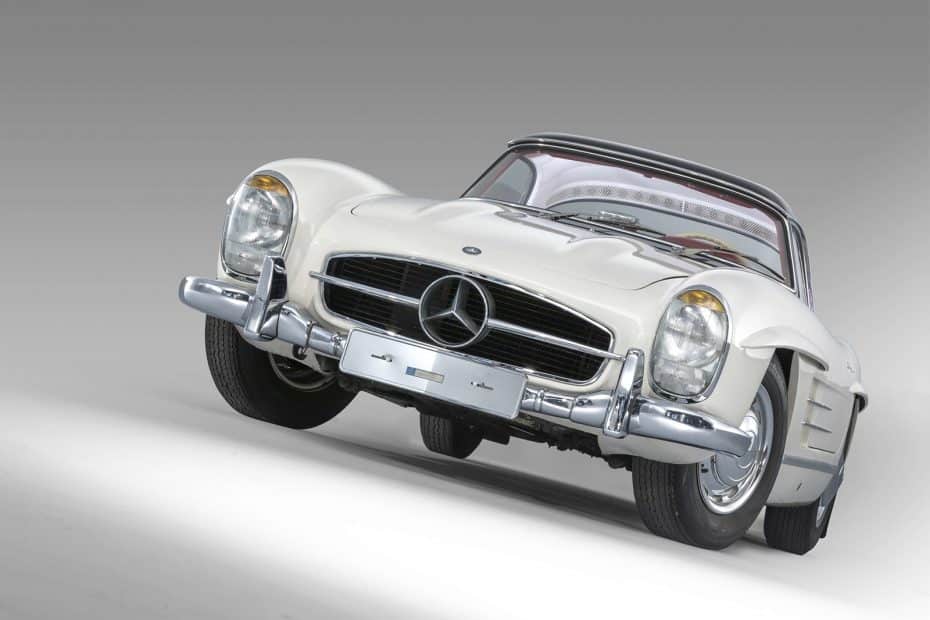 Este Mercedes-Benz 300 SL Roadster lleva casi cinco décadas sin moverse y ha batido un récord en subasta