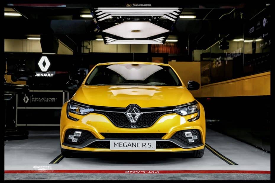 ¡Oficial! Así es el nuevo Renault Mégane R.S. Trophy: Ahora con 300 CV y una estética aún más agresiva