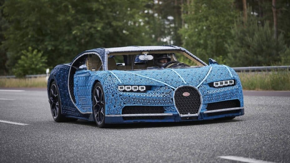 ¿Recuerdas el Bugatti Chiron de LEGO Technic? Ahora puedes conducirlo a tamaño real ¡Y motor LEGO!