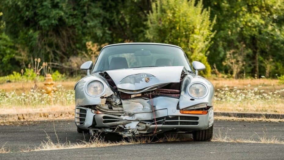 ¿Locura o genialidad? Este Porsche 959 accidentado se ha vendido por 400.000 euros