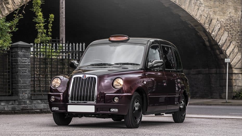 Kahn Design se atreve con el icónico taxi de Londres ¡Así es el TX4 Last Of Line Edition!