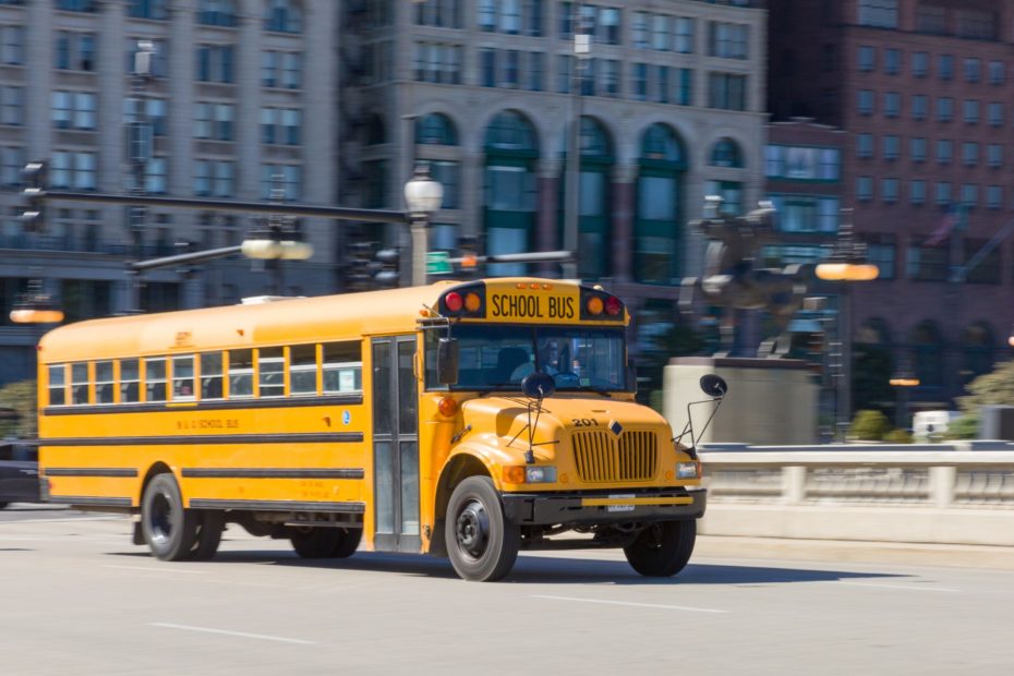 De los carruajes al autocar amarillo pollo: La fascinante historia de los icónicos autobuses escolares