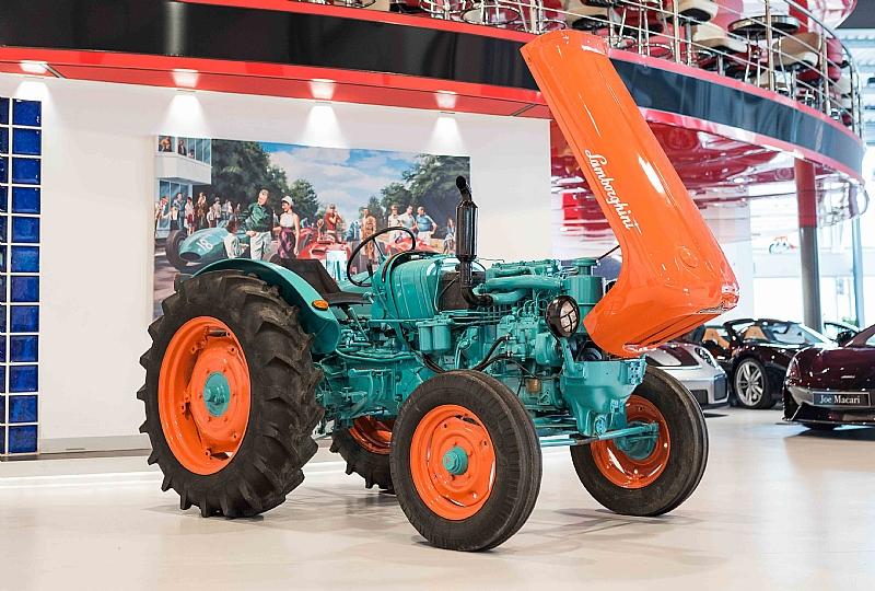 Es un Lamborghini, pero no un superdeportivo ¡A subasta un tractor muy especial!