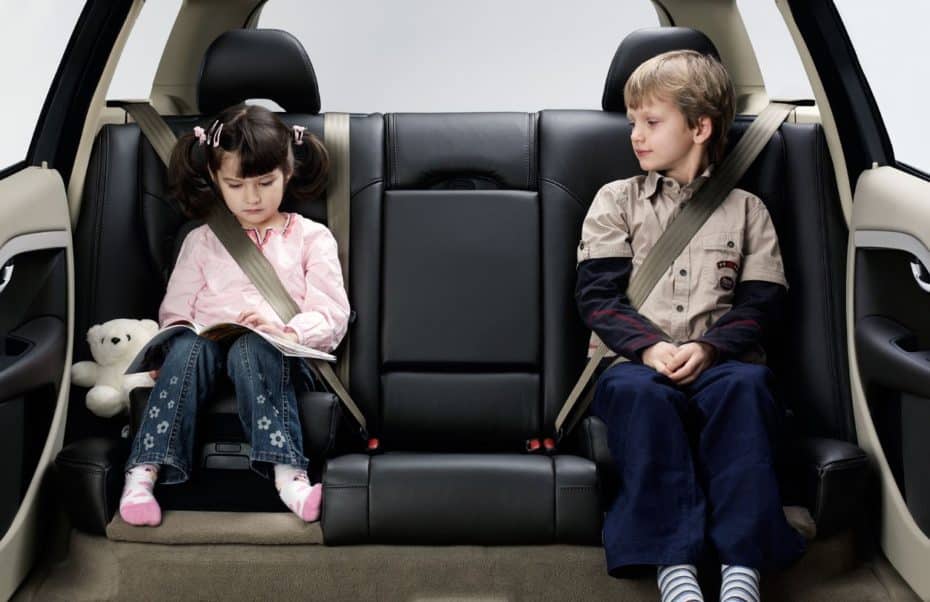 Por qué hay niños que siguen viajando sin silla de coche? - Autofácil