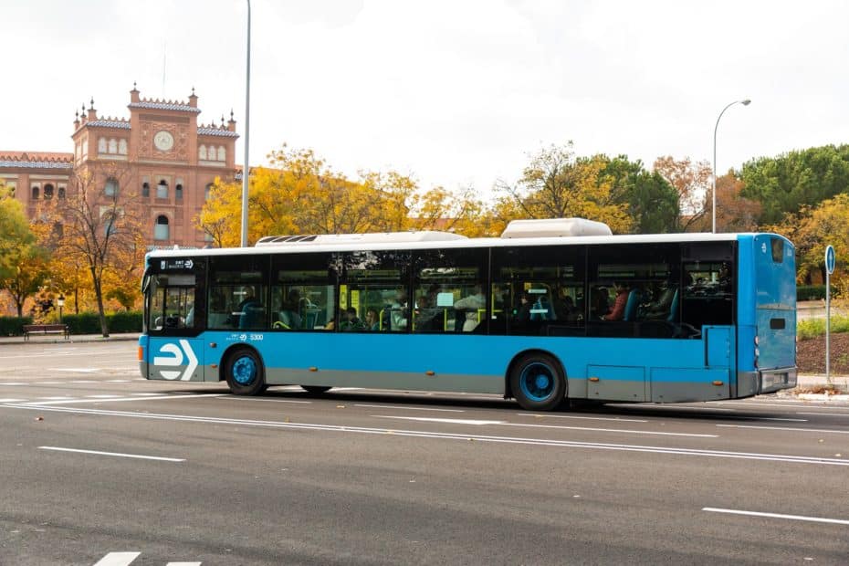 Autobuses urbanos que multan tu mala conducta al volante: cada vez más avanzados
