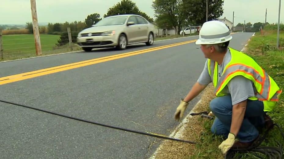 ¿Qué son esos cables negros que a veces pisas en la carretera? Esta es su función