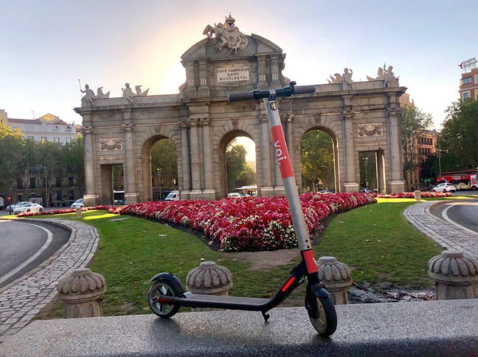 ¿Adiós a los patinetes? El Ayuntamiento de Madrid da 72 horas a VOI, Wind y Lime para su retirada