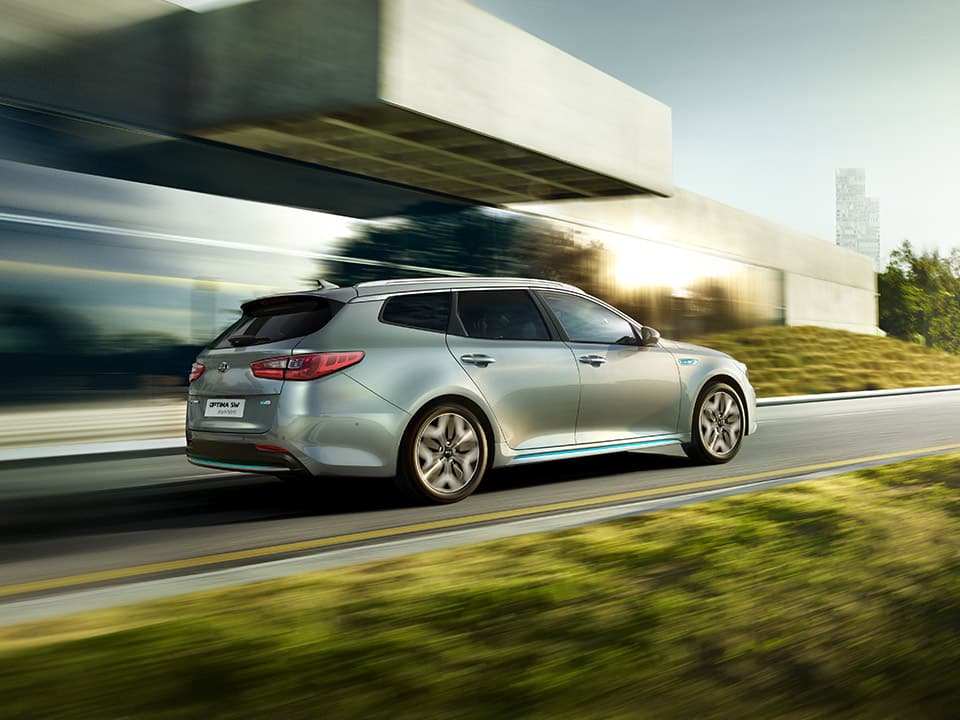 [Imagen: 14290-kia-optima-sw-phev-driving-dynamics.jpg]