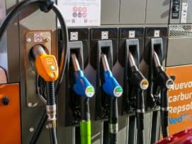Europa pone nueva fecha al fin de la gasolina y el diésel en coches nuevos: cada vez más cerca, ahora en 2035
