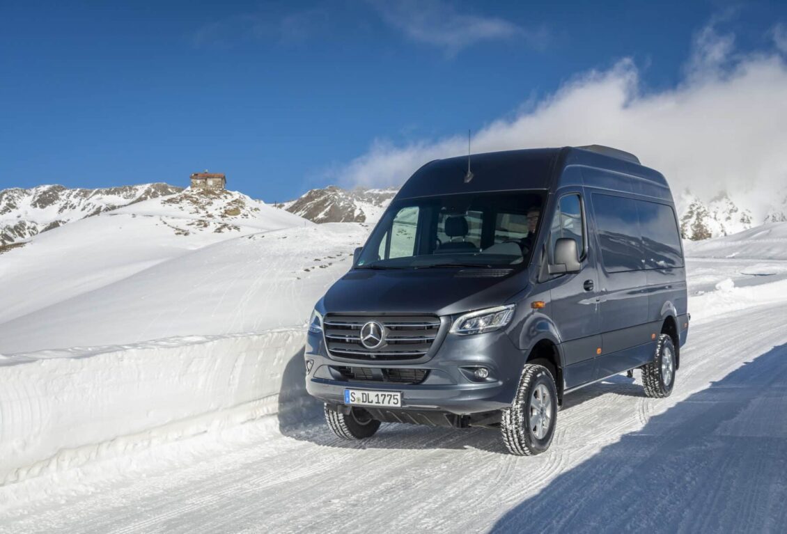 Ya está aquí la nueva Mercedes-Benz Sprinter con tracción total: Nada se le pondrá por delante