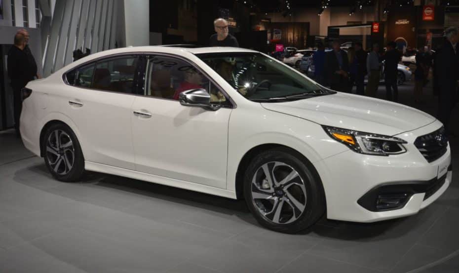 Así es el Subaru Legacy en directo: Exterior conservador y un interior muy tecnológico