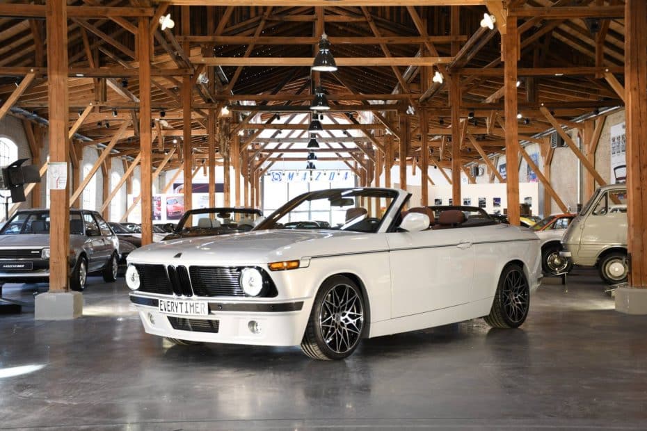 El BMW 2002 Cabrio de los ’70 resurge de sus cenizas: Sólo necesitarás 70.000€ y un M135i Cabrio