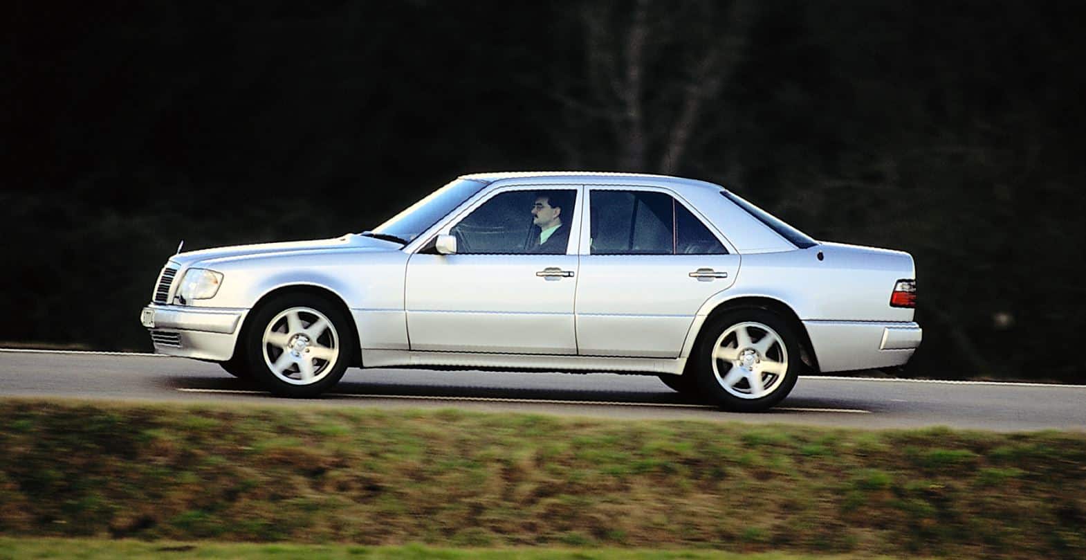 [Imagen: Mercedes-E-500-3.jpg]