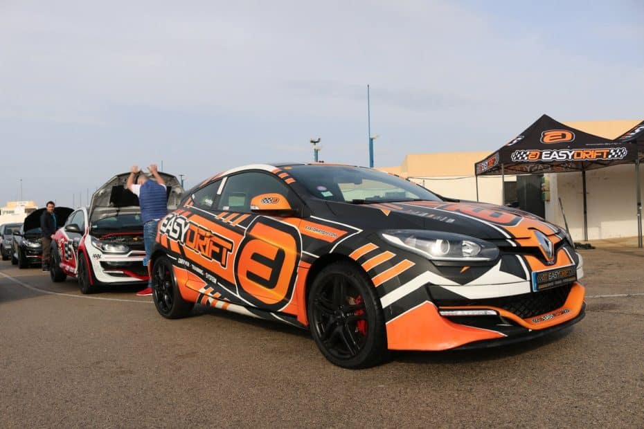 8 Renault Mégane RS «bailan» en el circuito de Calafat gracias a EASYDRIFT