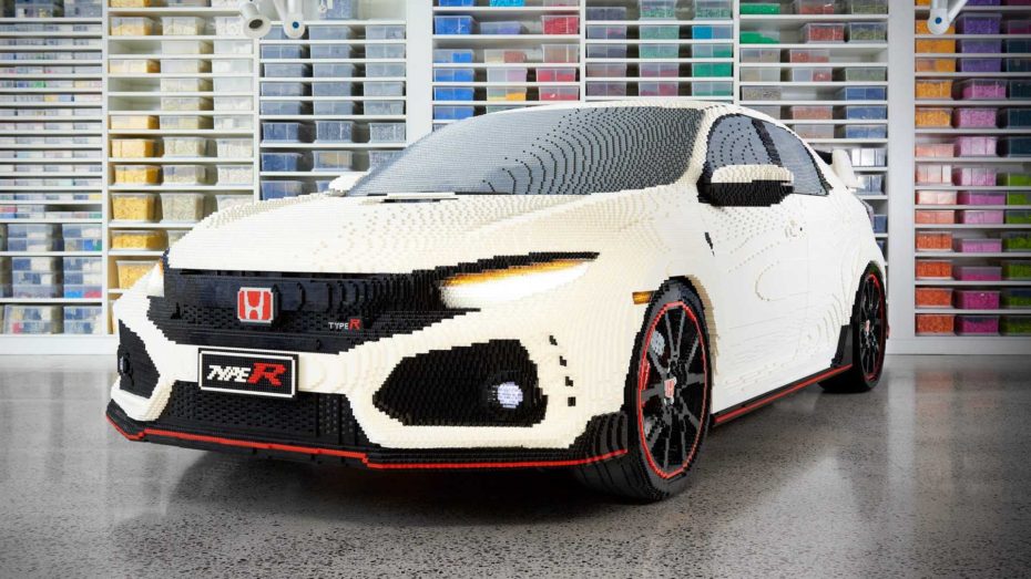 Este Honda Civic Type R de LEGO a tamaño real es mucho más que un juguete para adultos