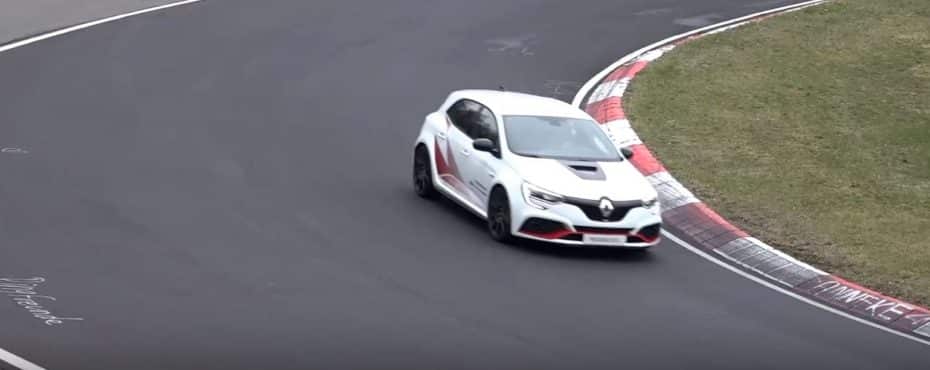 ¡Cazado!: ¿Será el nuevo Renault Megane TROPHY-R un nuevo coche de récord?