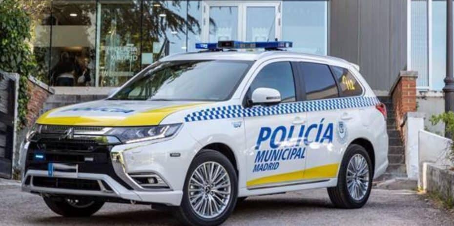 La Policía Municipal de Madrid cree que el Outlander PHEV es el coche perfecto para la policía: ¿Tú qué opinas?