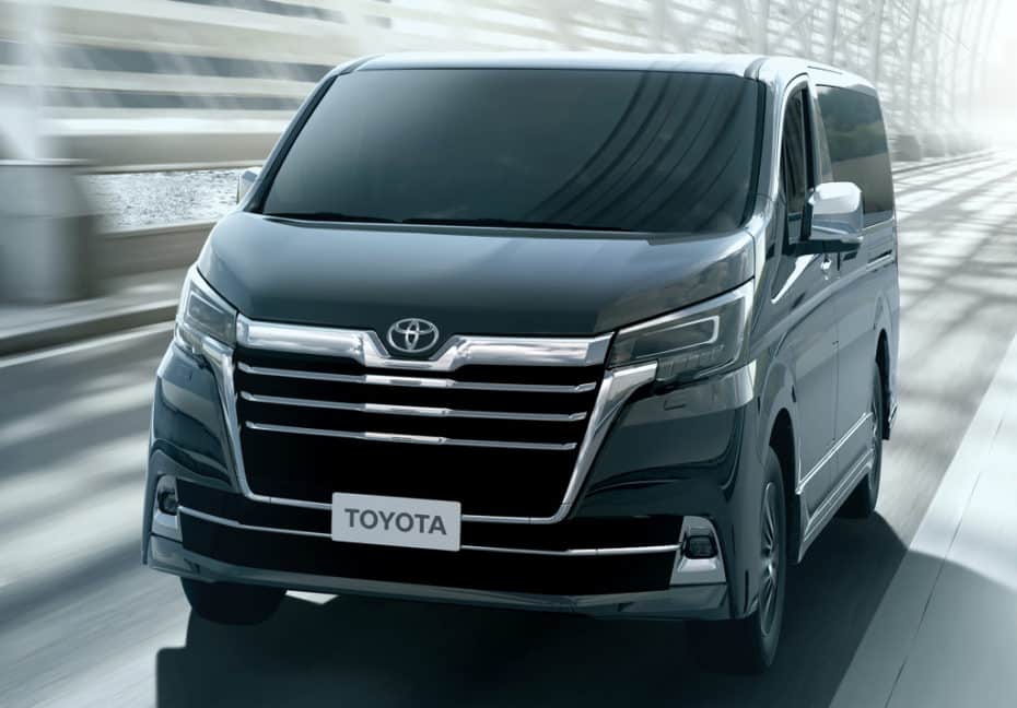 Así el nuevo Toyota Granvia, un monovolumen de lujo