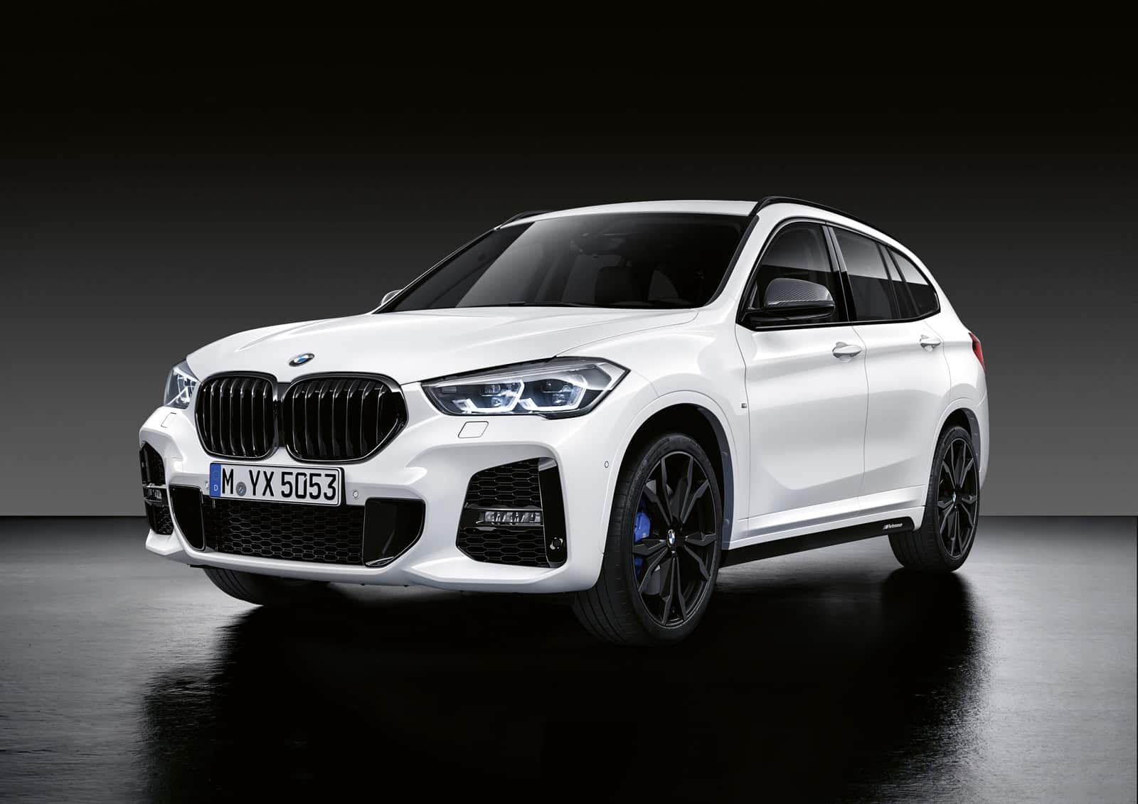 Los accesorios M Performance Parts también llegan al BMW X1 Fibra para