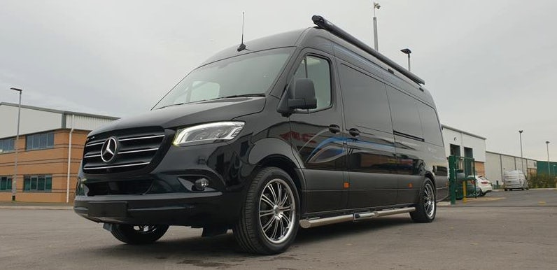 Lo último de Mclaren es esta deportiva Mercedes-Benz Sprinter camperizada