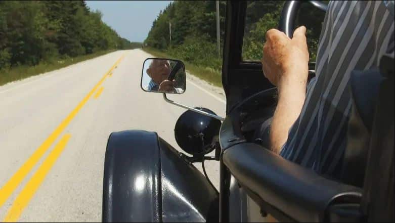 Este hombre compró su primer coche hace más de 70 años y todavía lo conduce a diario