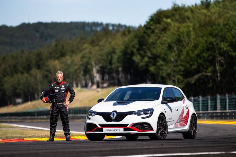 El Renault Mégane R.S. Trophy-R le roba otro récord sobre la pista al Honda Civic Type R