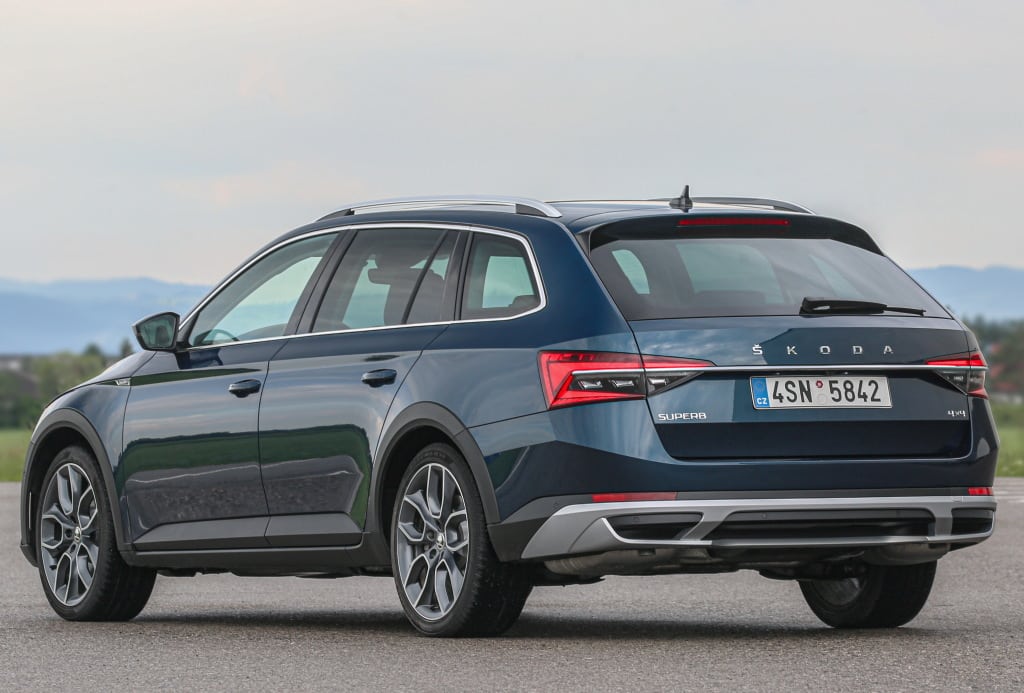 [Imagen: skoda_superb_scout_15_033e01ae101a0ae6.jpg]