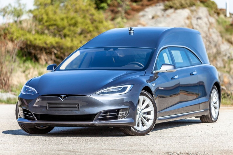 El viaje al camposanto ahora también cero emisiones con este Tesla Model S convertido en coche fúnebre