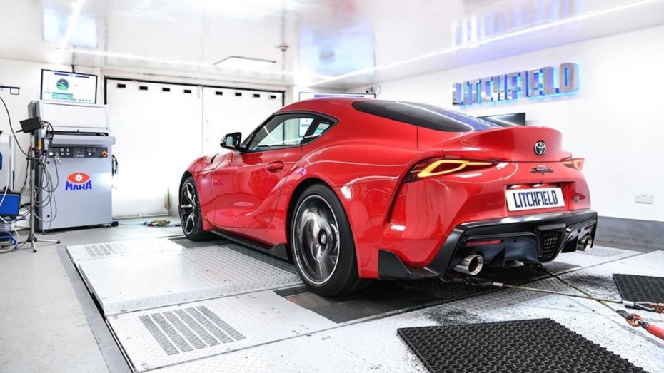 El Toyota Supra 2019 ahora con hasta 426 CV y escapes Akrapovič