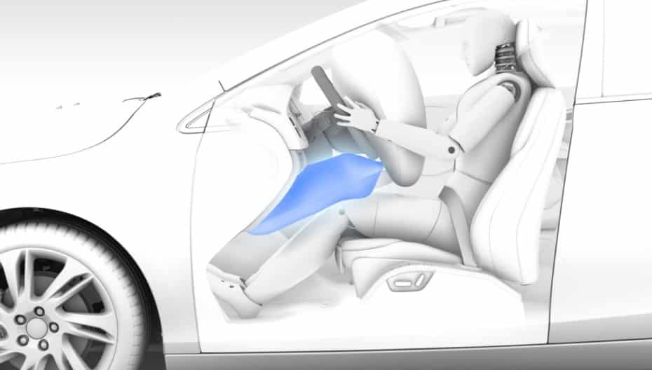El airbag de rodilla no sirve para mucho: Esta es la razón por la que lo equipan los fabricantes