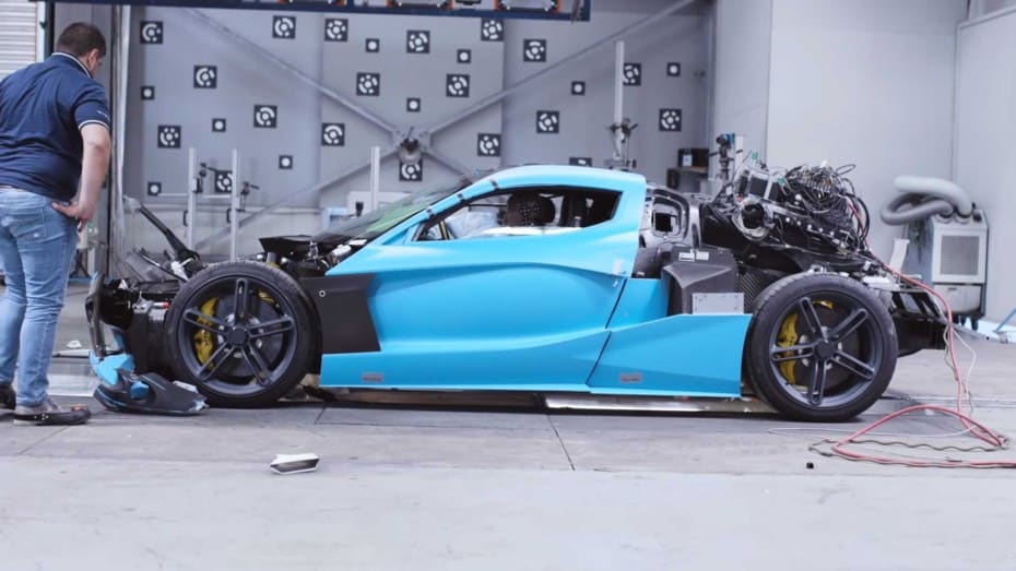 Nuevos vídeos de los ‘crash test’ del Rimac C_Two 2021: Millones de euros estampados contra la pared