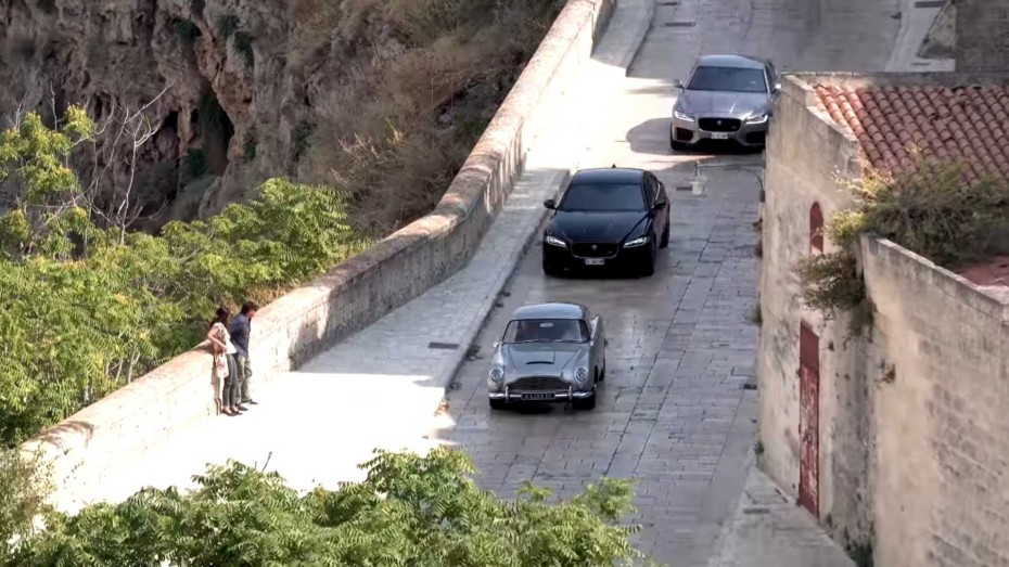 Un amplio elenco de modelos de Aston Martin y Jaguar Land Rover protagonizarán la última entrega de Bond