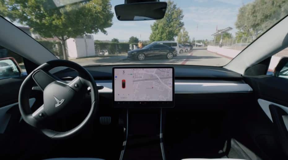 Así funciona el Smart Summon de Tesla que desaparca tu coche: ¿Realmente está listo para el mundo real?