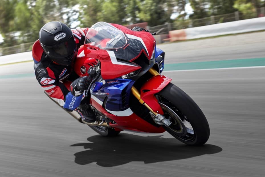 Así es la Honda CBR1000RR-R FIREBLADE SP 2020: Lo más cercano a la MotoGP que podrás estar en la vía pública