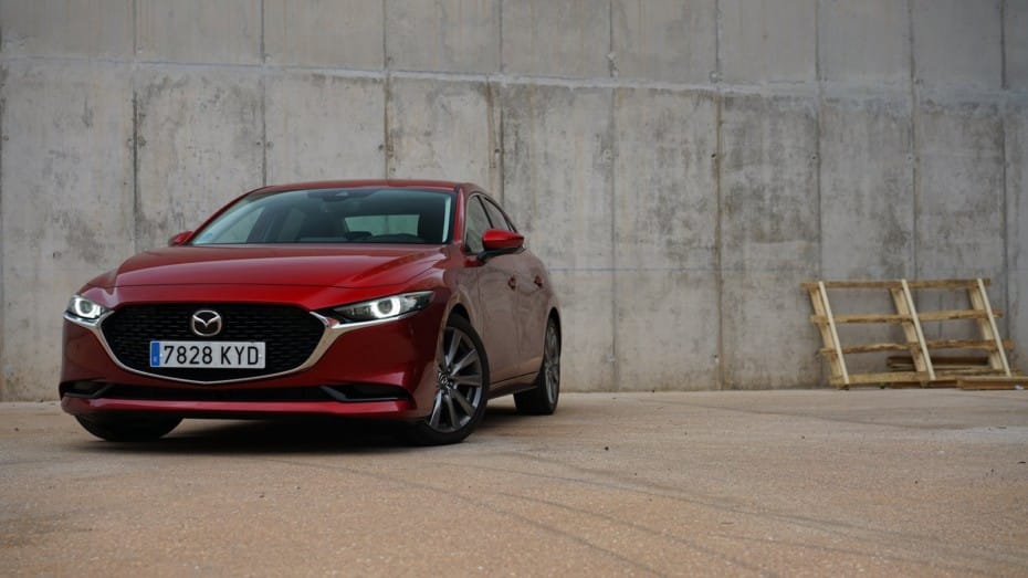 Prueba Mazda3 Sedán: Elegancia, clase y un tacto deportivo inigualable